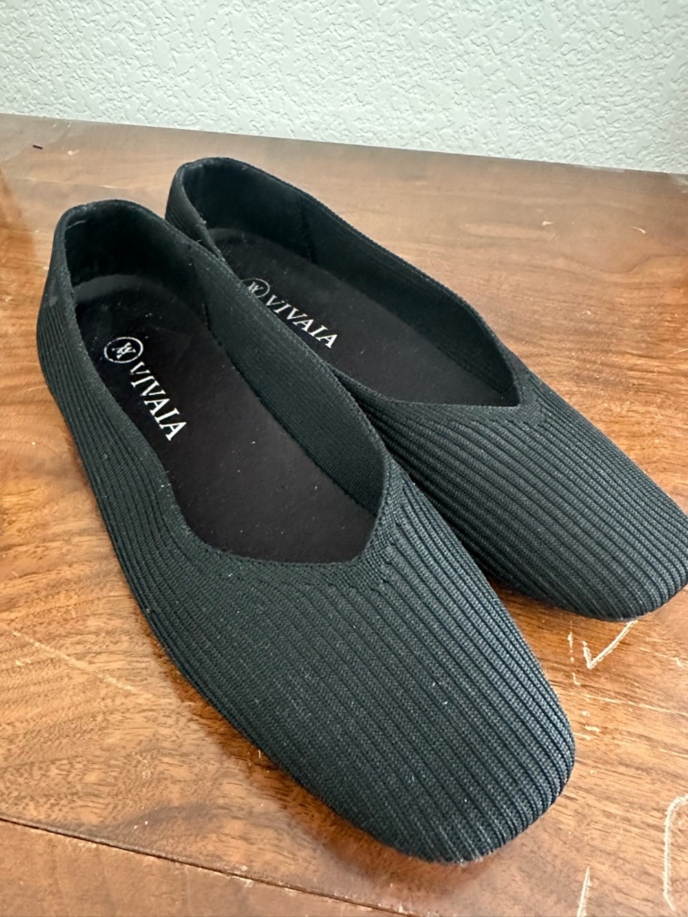 Vivaia Margot 2.0 Square Toe V-cut Flats